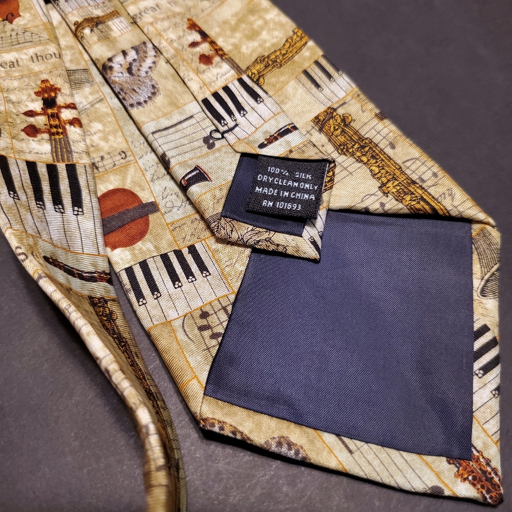 Larson Tan Musical Instruments Silk Tie - Picture 4 of 5